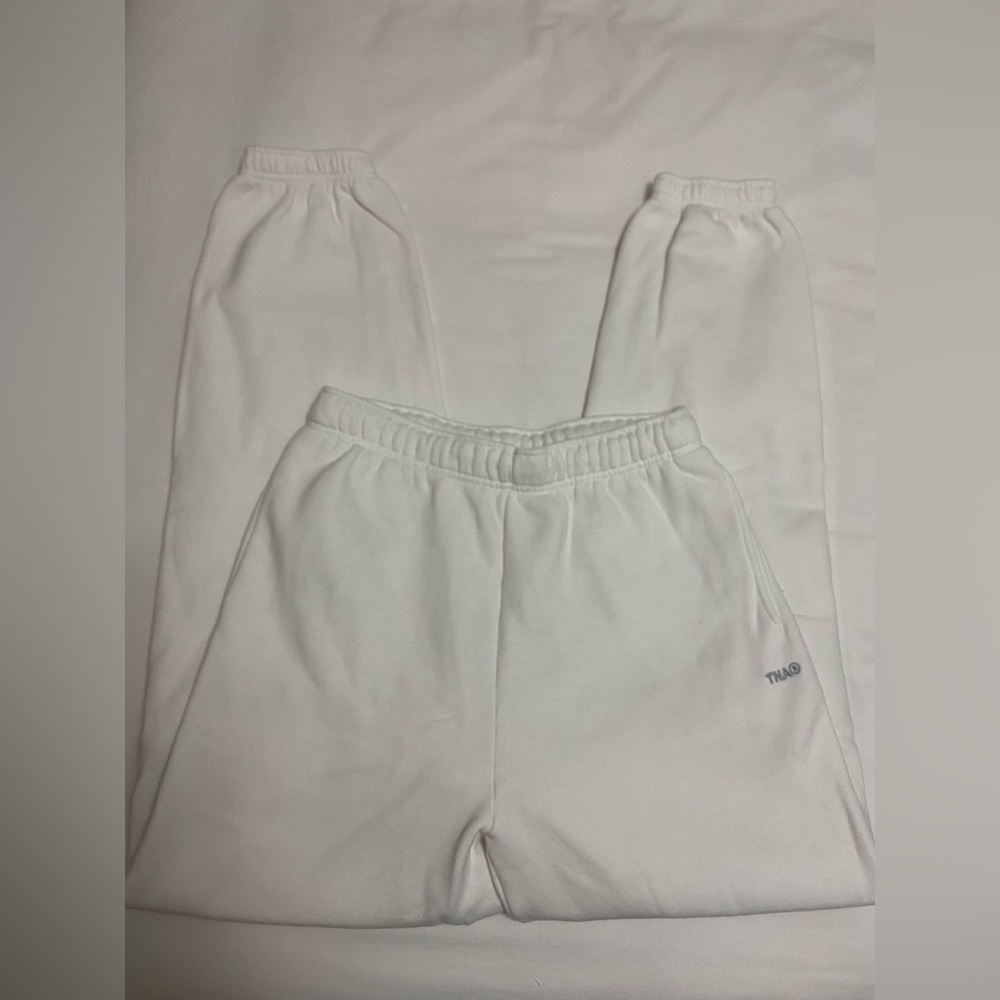 white aritzia sweatpants